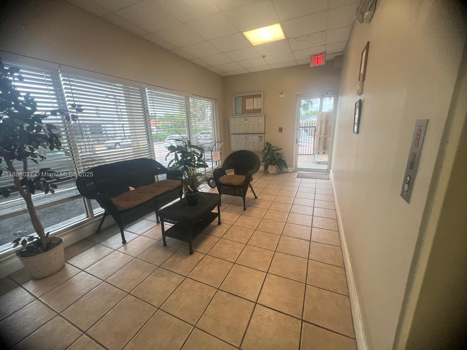 Beautiful 2 Bedrooms, 2 bathrooms condo in Surfside.