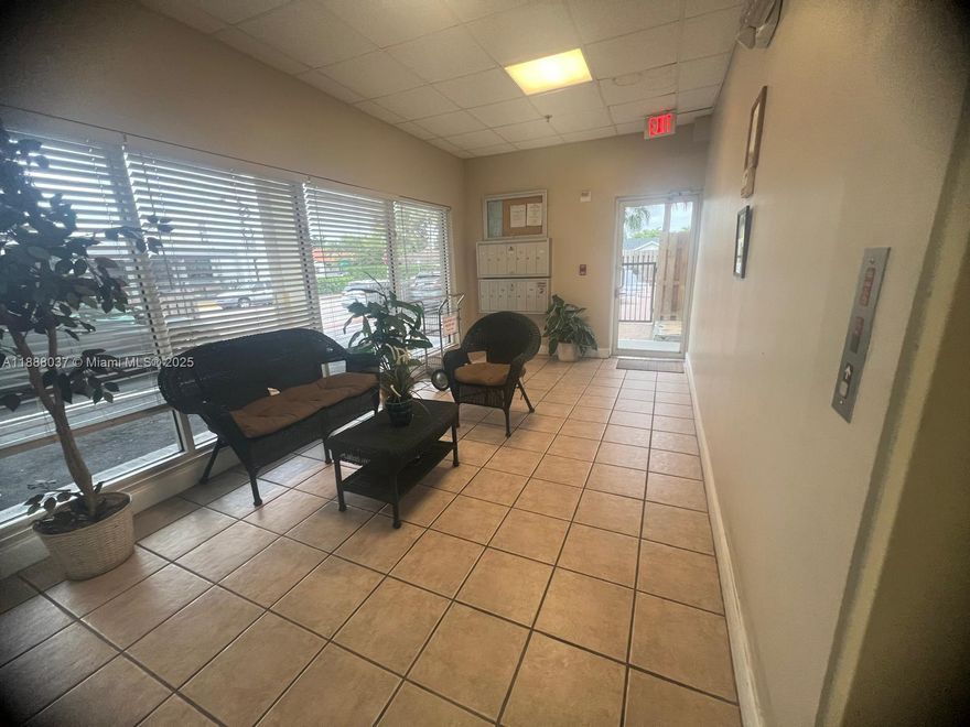Beautiful 2 Bedrooms, 2 bathrooms condo in Surfside.