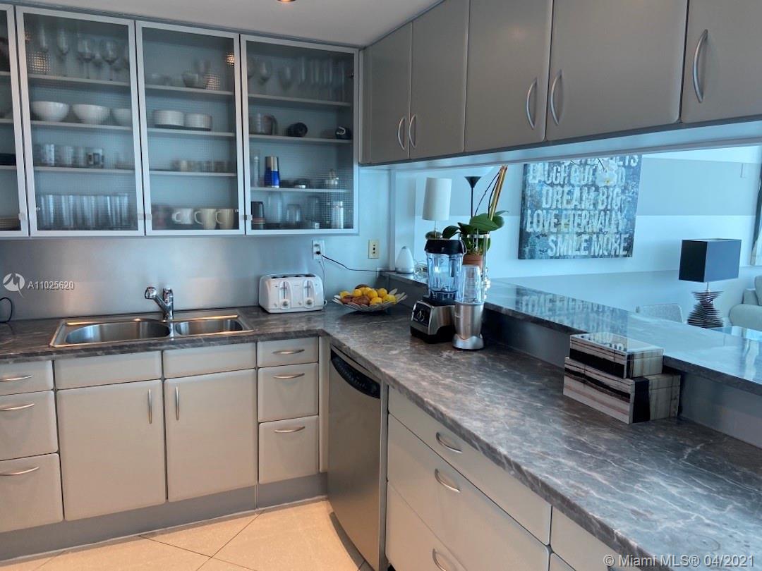 THE BENTLEY BAY CONDO - Residential Lease