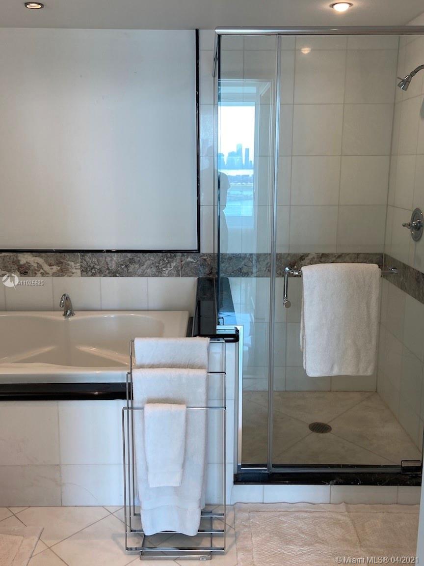 THE BENTLEY BAY CONDO - Residential Lease