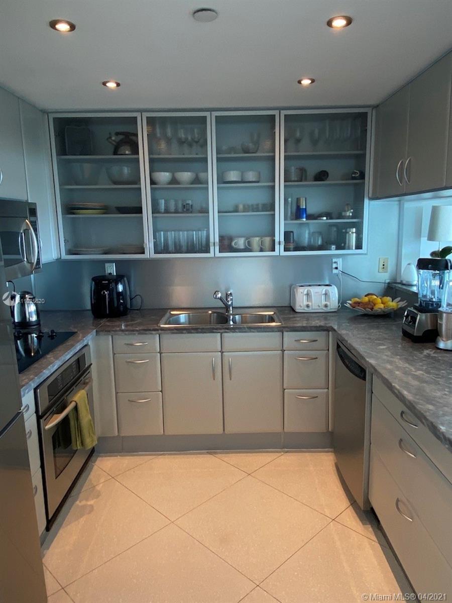 THE BENTLEY BAY CONDO - Residential Lease