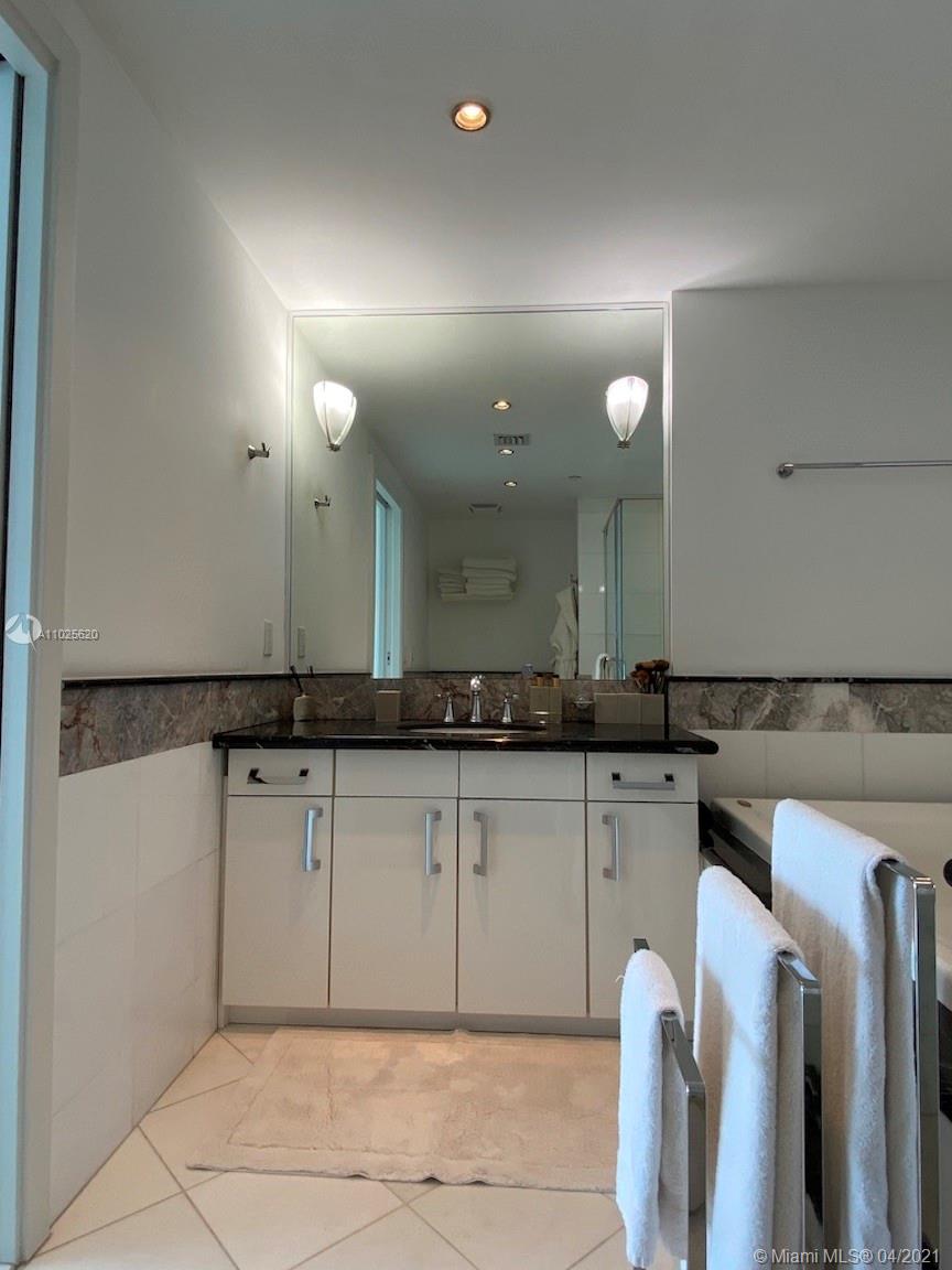 THE BENTLEY BAY CONDO - Residential Lease