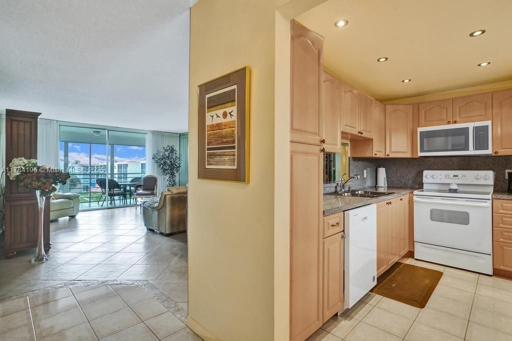 Photo of 314 SE 10th St #403, Dania Beach, FL 33004 (MLS # A11784195)