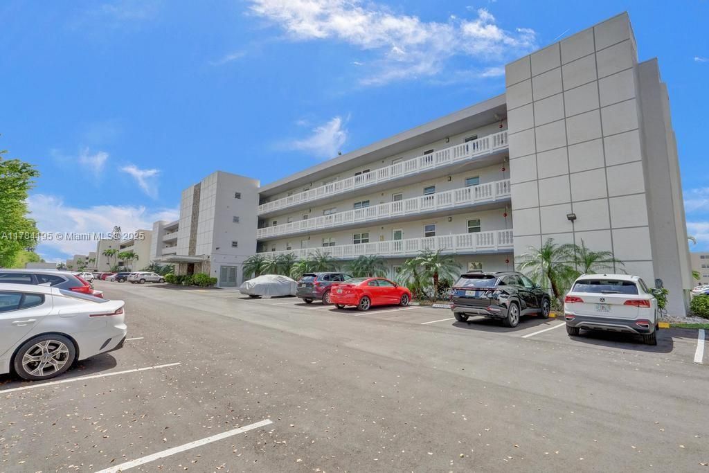 Photo of 314 SE 10th St #403, Dania Beach, FL 33004 (MLS # A11784195)