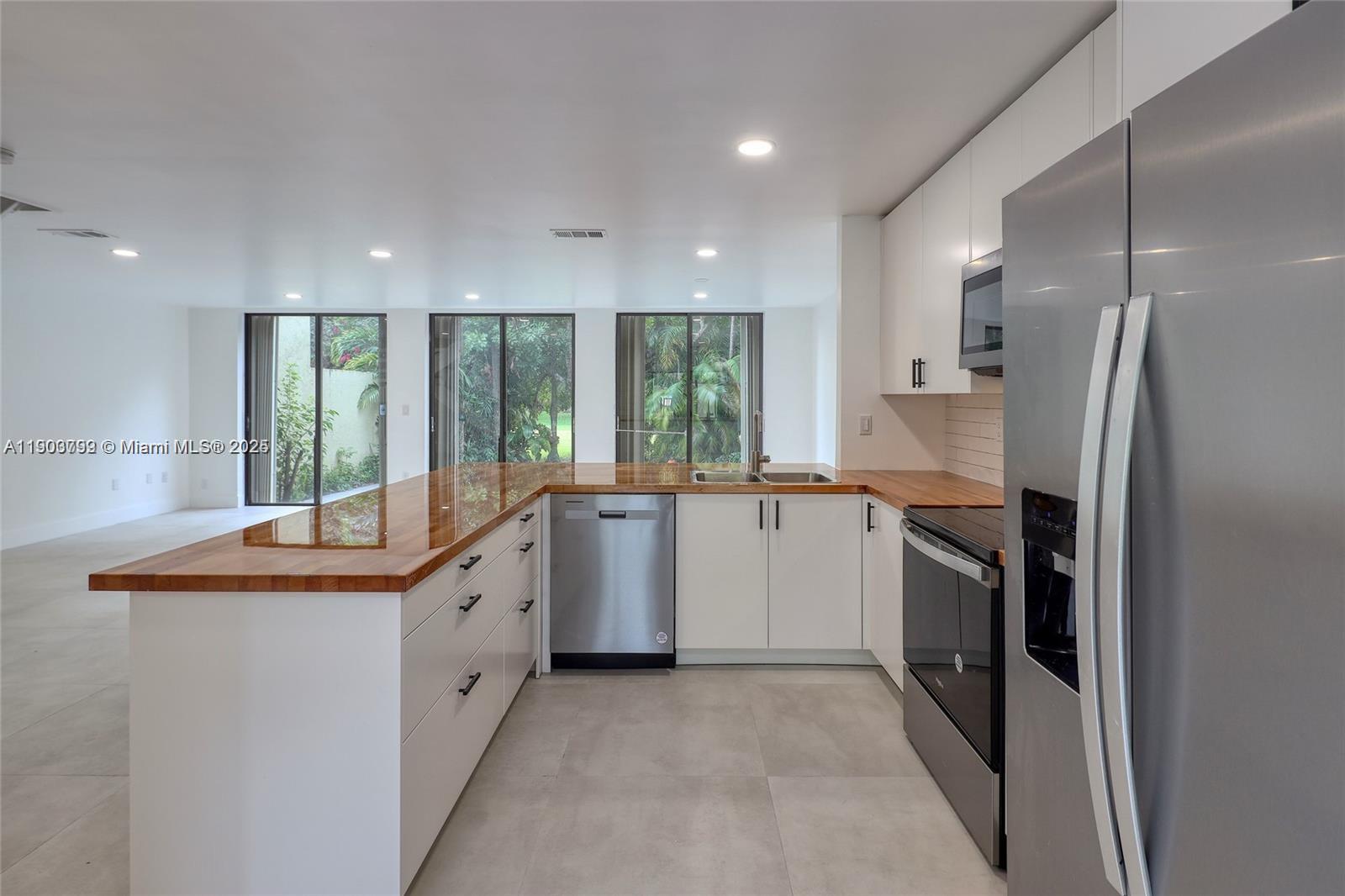 COSTA DEL SOL CONDO J - Residential