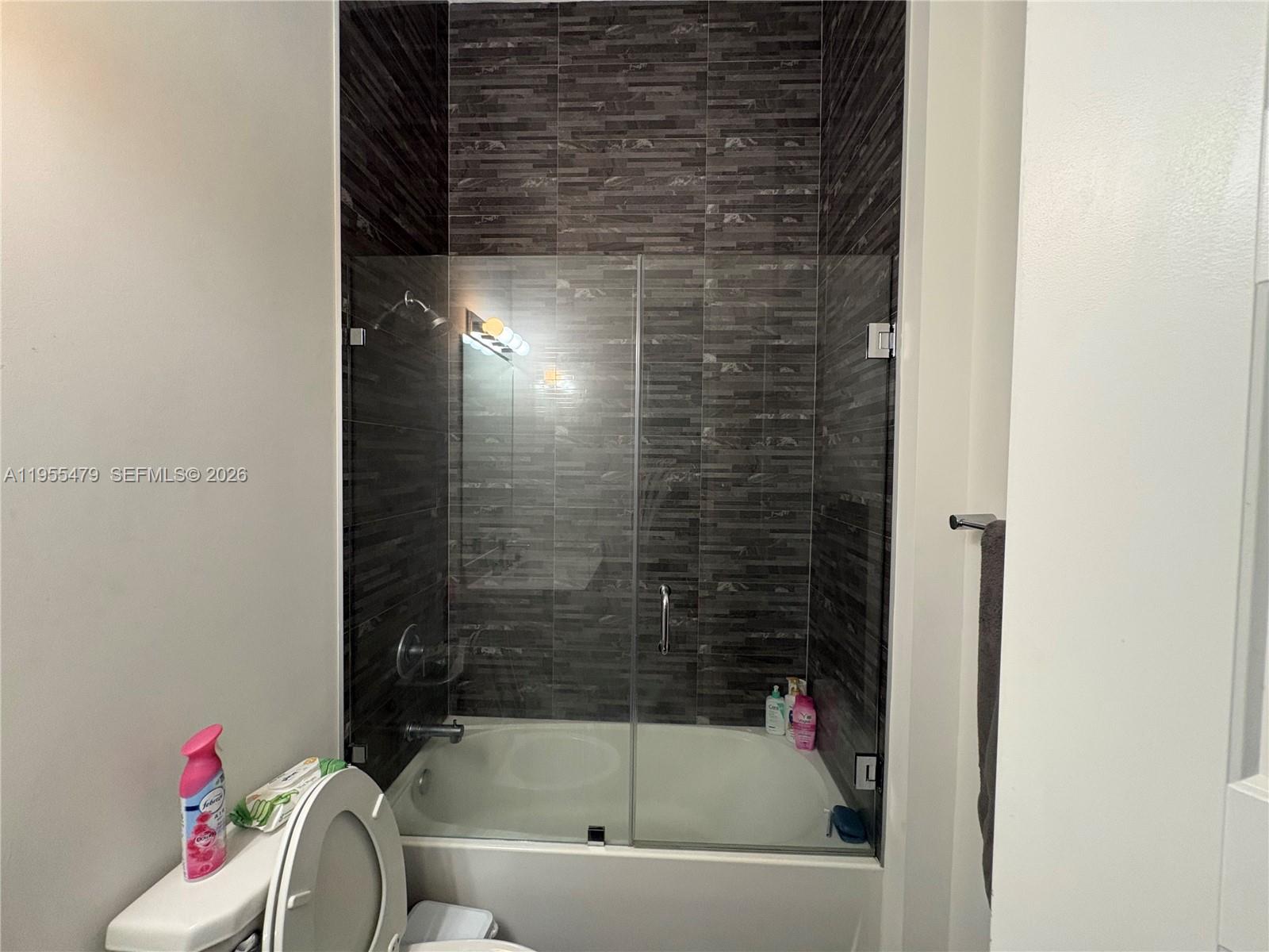 VENETIAN PARC - Residential