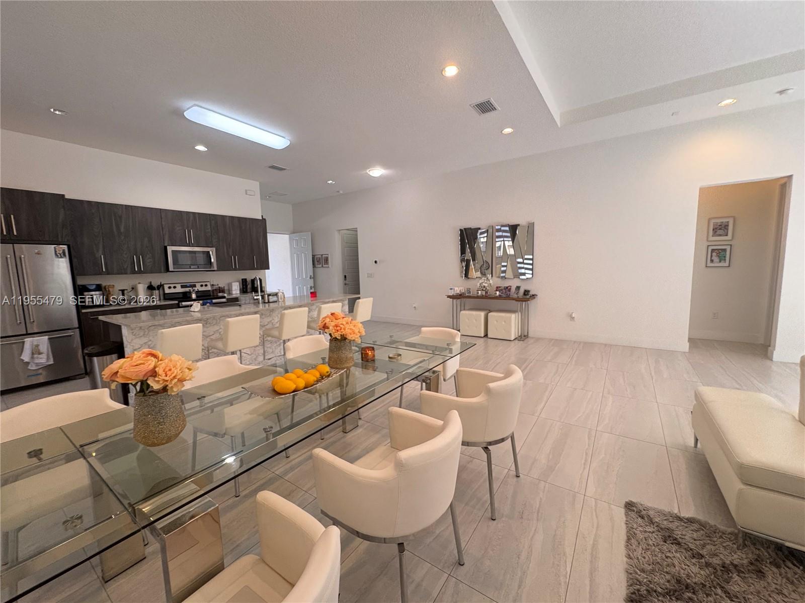 VENETIAN PARC - Residential