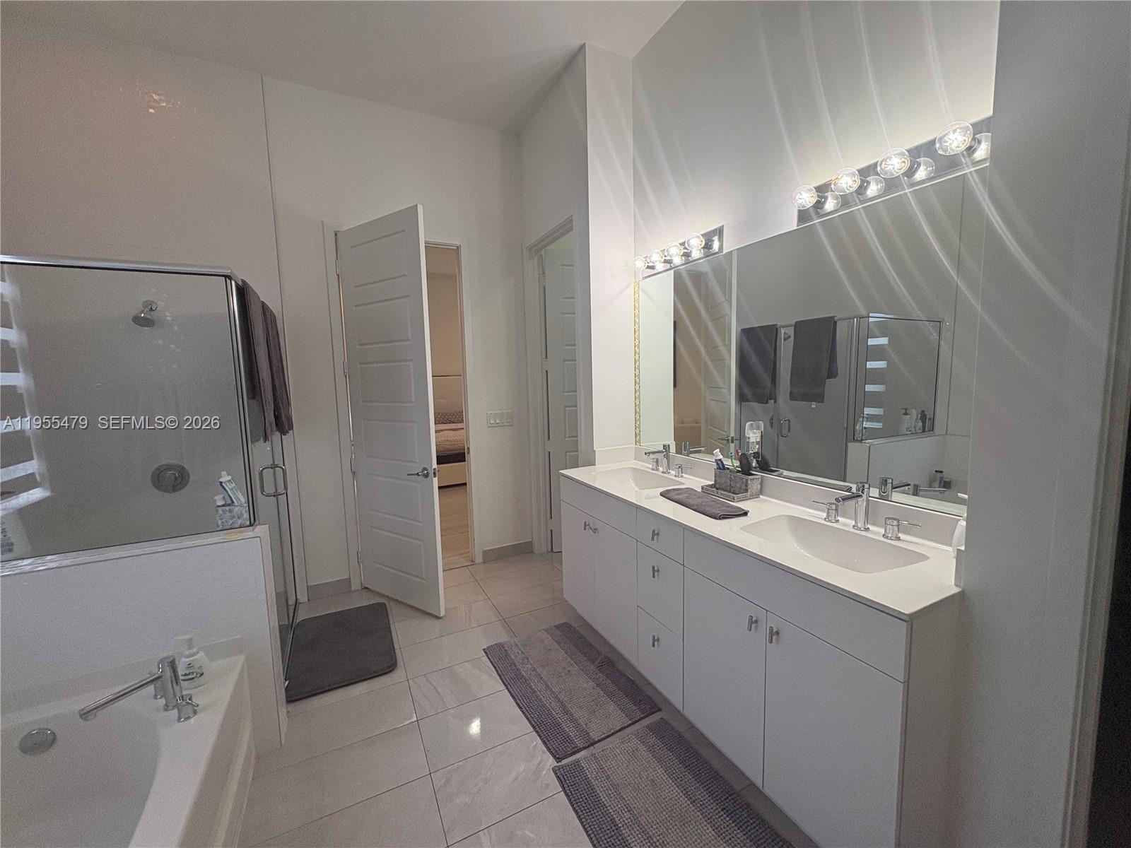 VENETIAN PARC - Residential