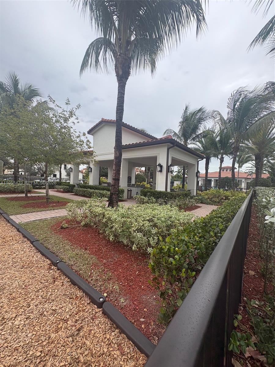 VENETIAN PARC - Residential