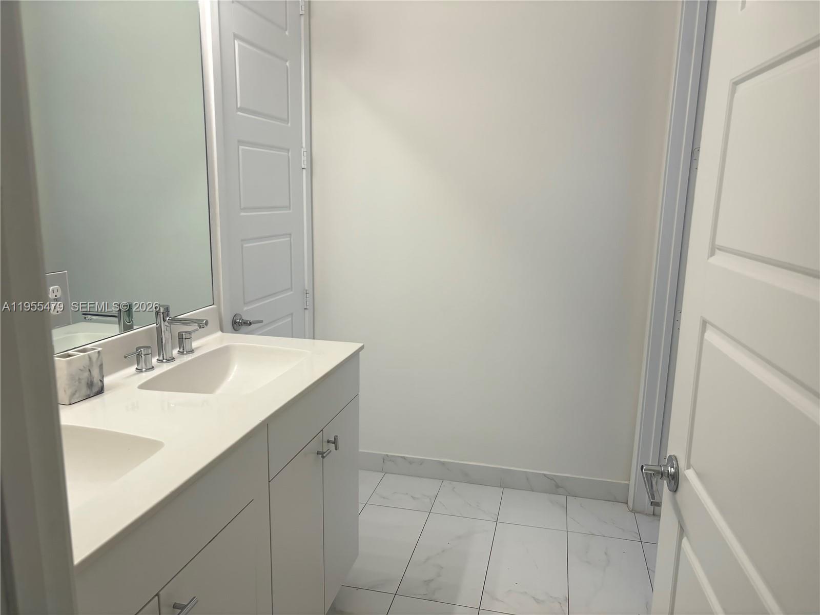 VENETIAN PARC - Residential