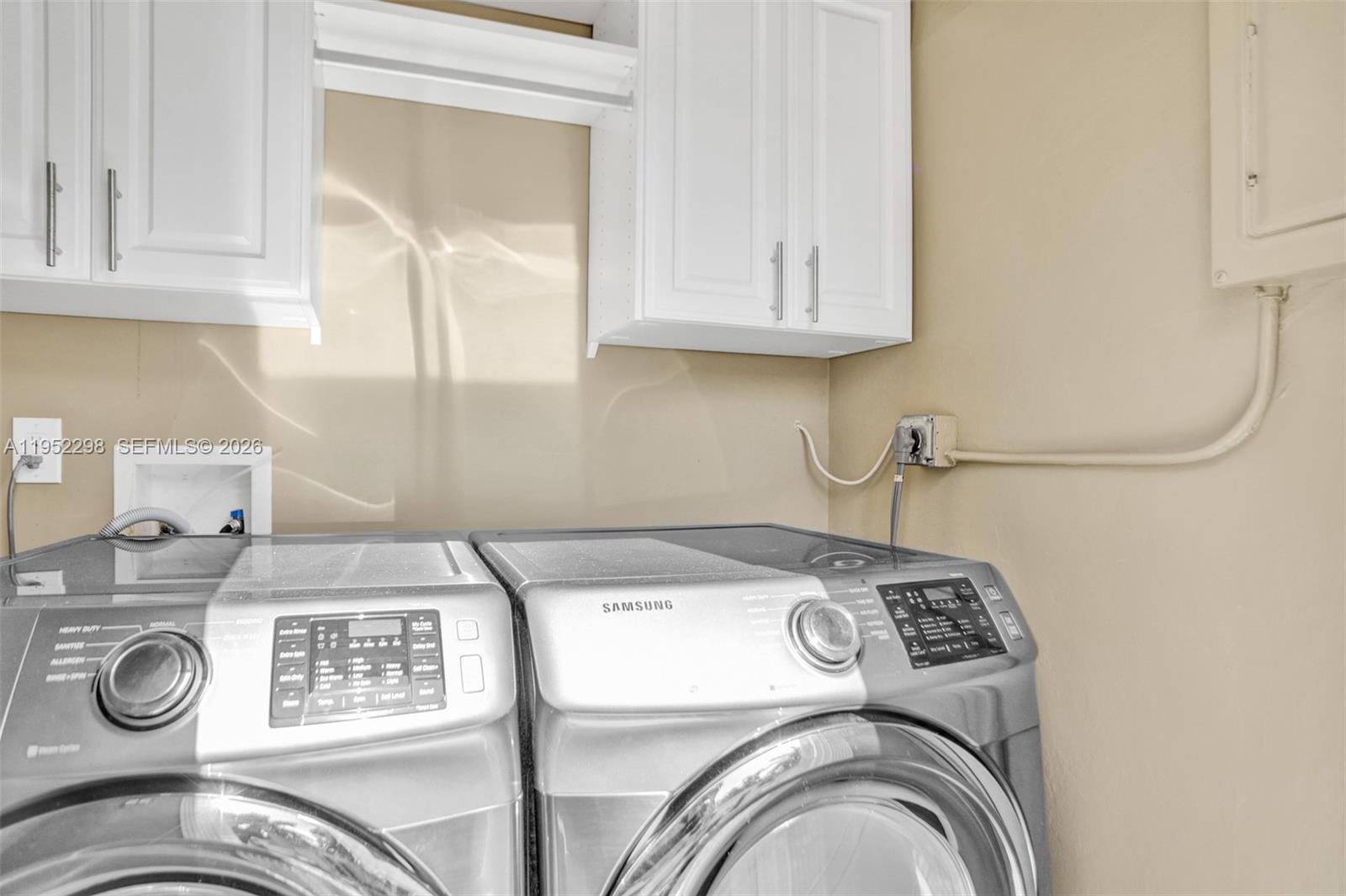 HOLLYWOOD LAKES SECTION - Residential