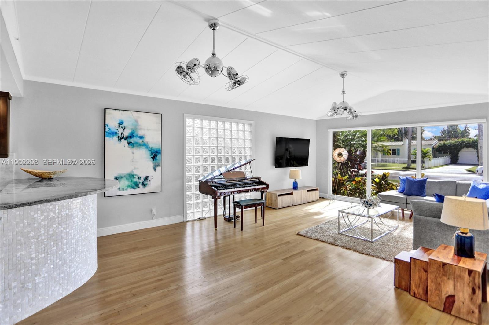 HOLLYWOOD LAKES SECTION - Residential