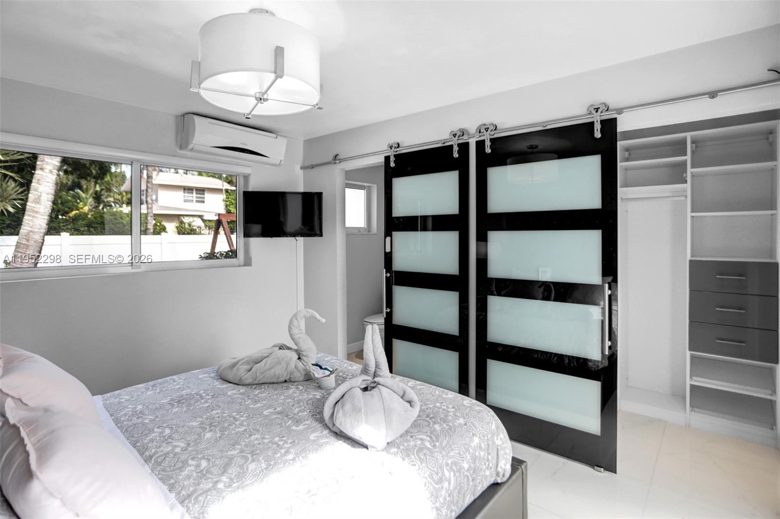 HOLLYWOOD LAKES SECTION - Residential