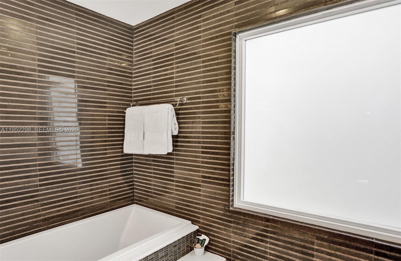 HOLLYWOOD LAKES SECTION - Residential