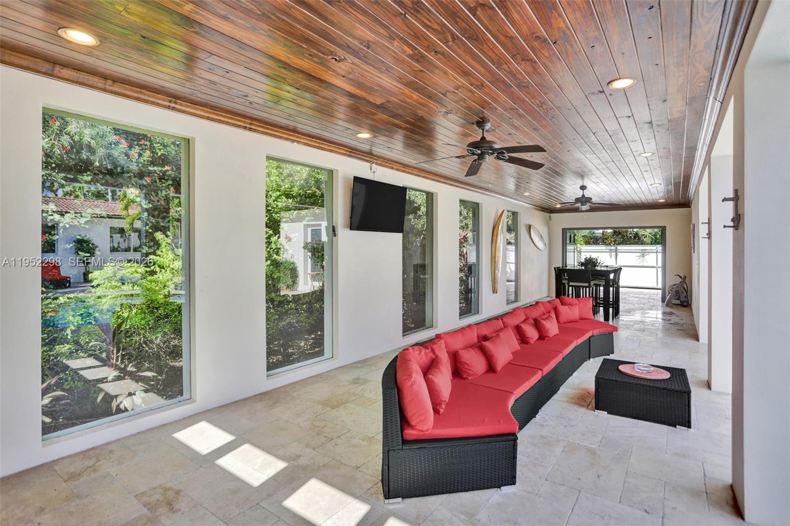 HOLLYWOOD LAKES SECTION - Residential