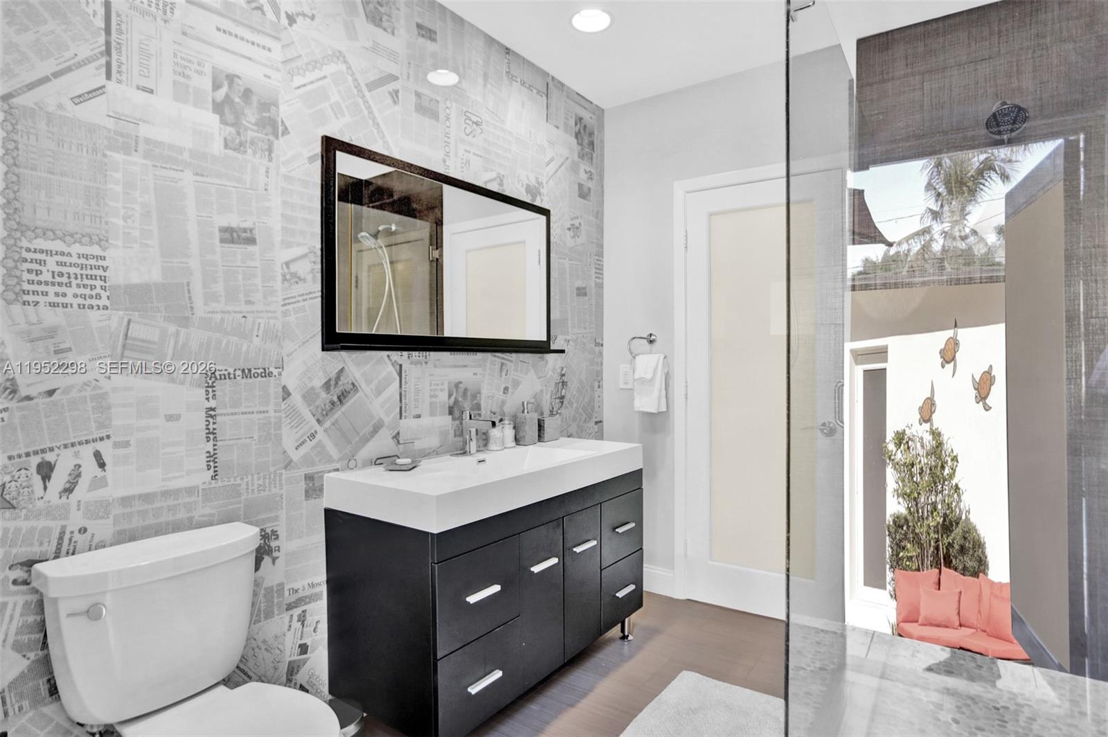 HOLLYWOOD LAKES SECTION - Residential