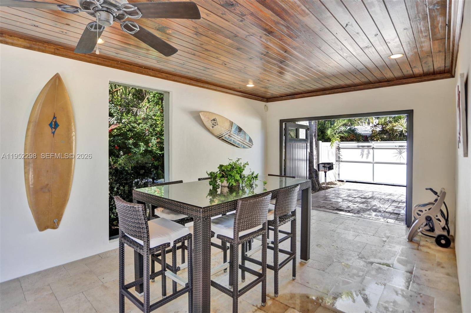 HOLLYWOOD LAKES SECTION - Residential