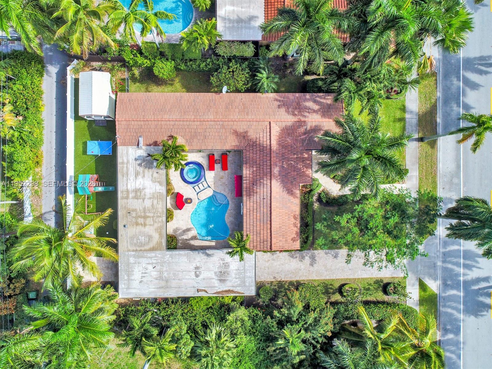 HOLLYWOOD LAKES SECTION - Residential