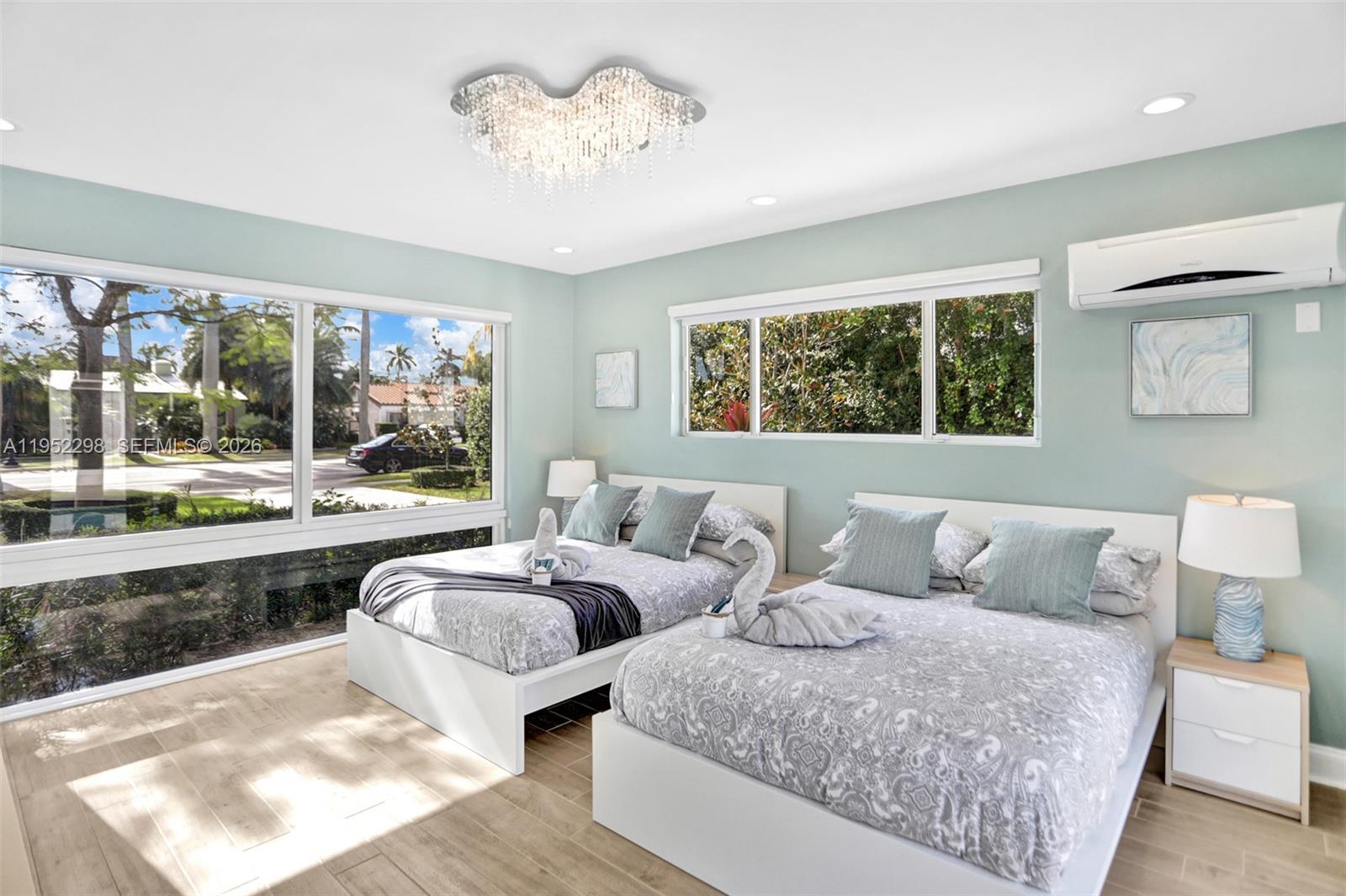 HOLLYWOOD LAKES SECTION - Residential