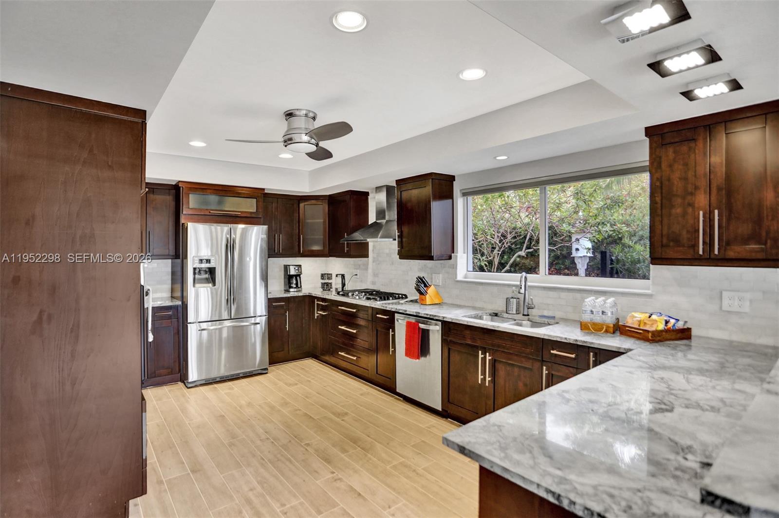 HOLLYWOOD LAKES SECTION - Residential