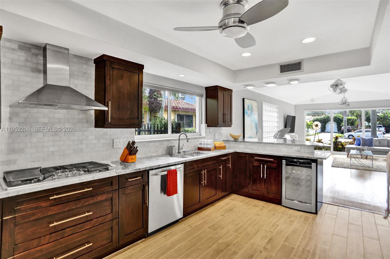 HOLLYWOOD LAKES SECTION - Residential