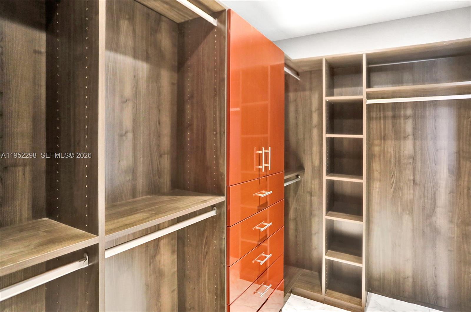 HOLLYWOOD LAKES SECTION - Residential