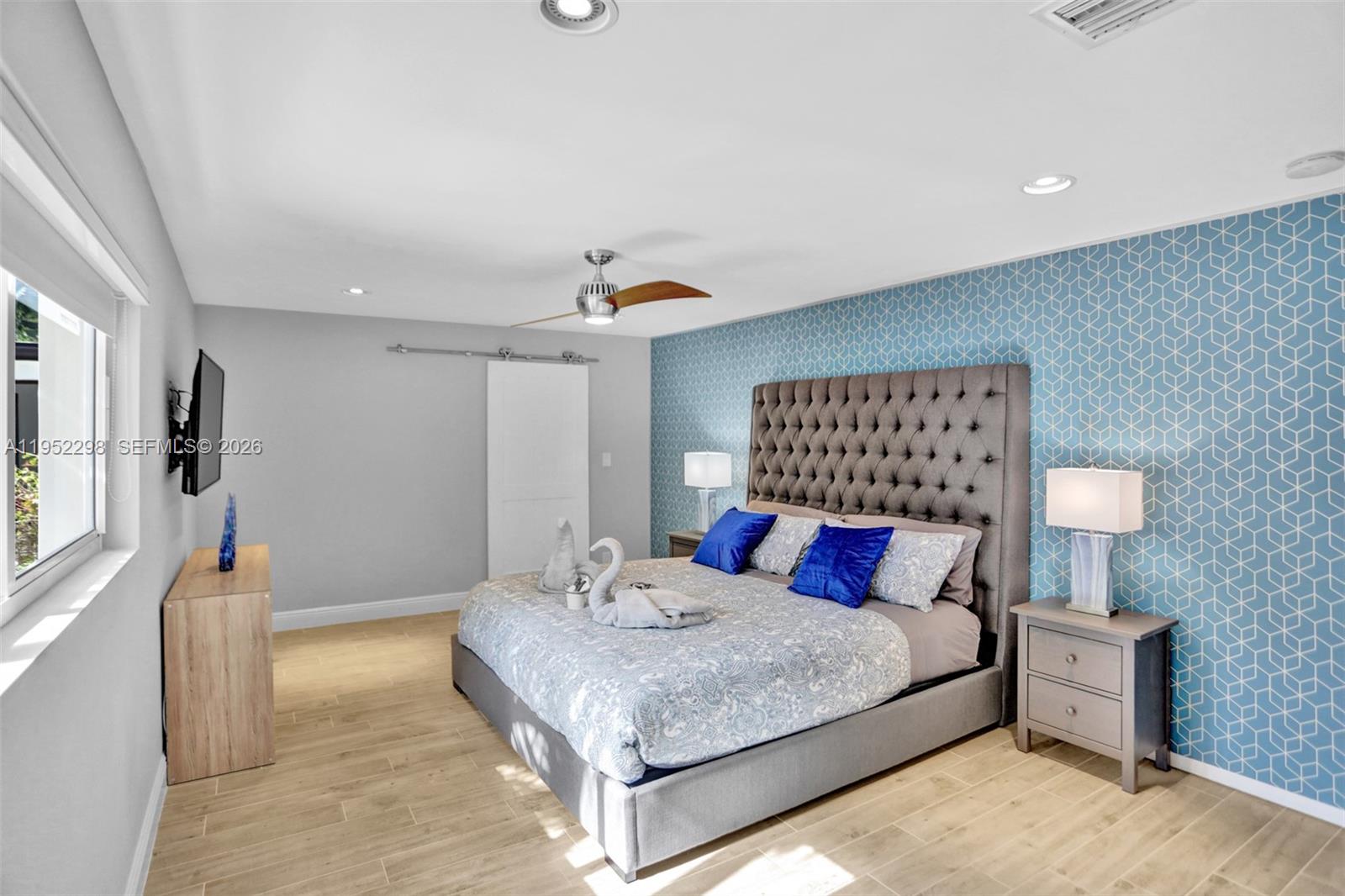 HOLLYWOOD LAKES SECTION - Residential