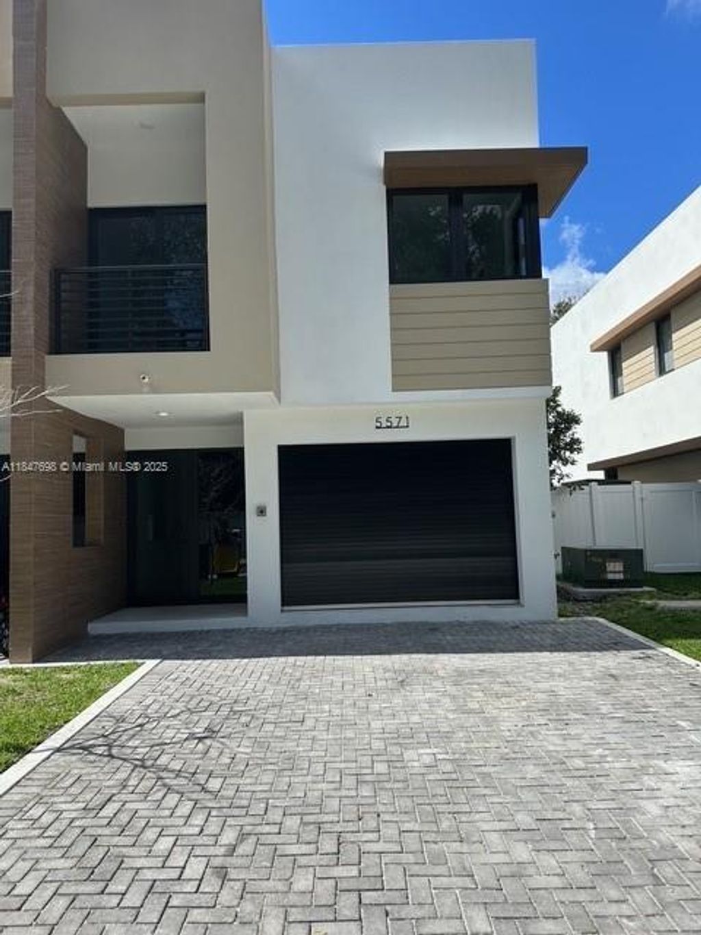 Photo of 5571 W Oak Way, Dania Beach, FL 33314 (MLS # A11847698)
