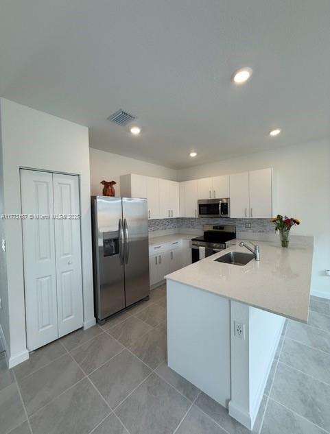 687 Se 14th St 687, Homestead, Miami-Dade County, Florida - 4 Bedrooms  
4 Bathrooms - 