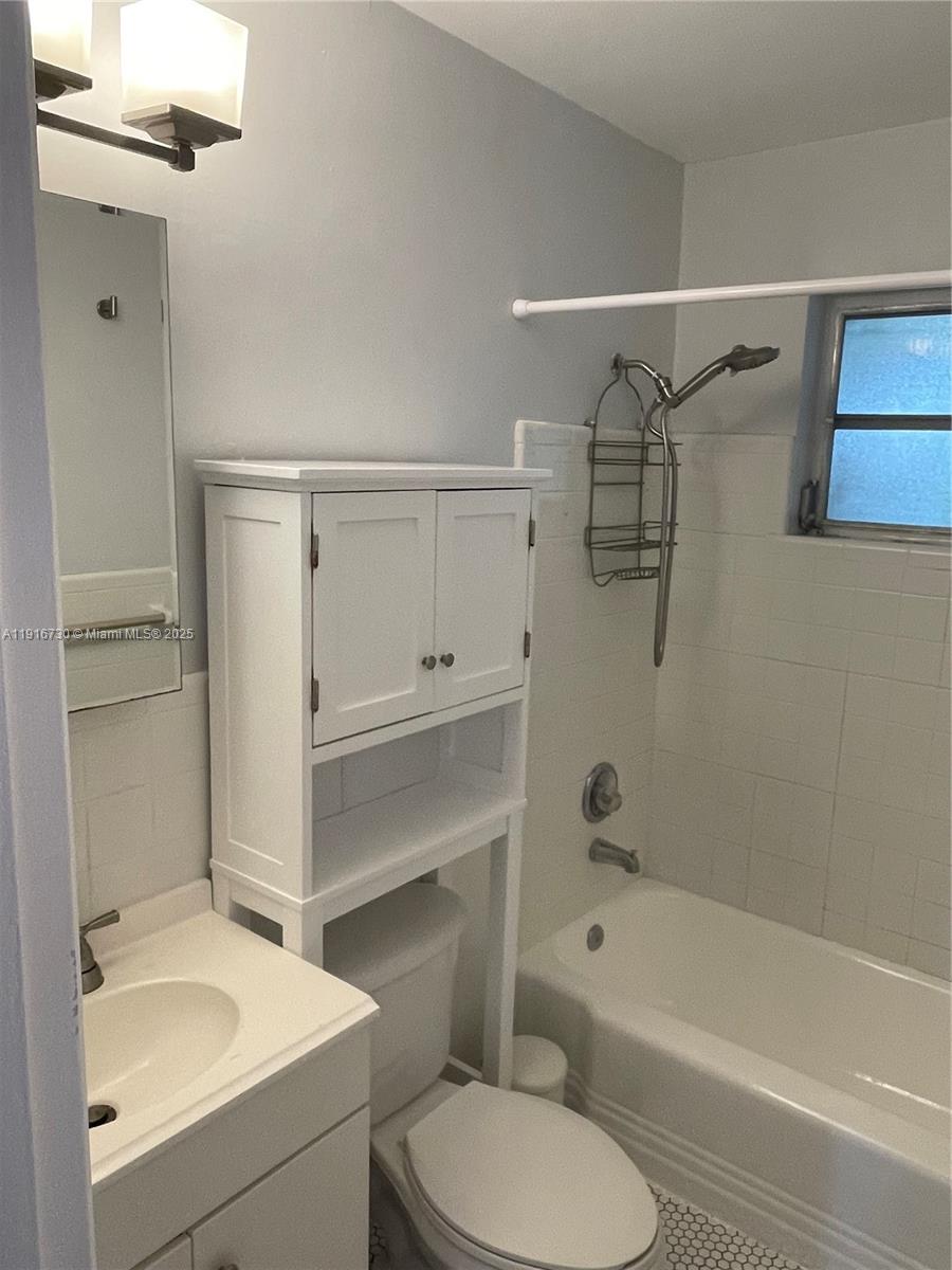 WILTON MANORS - Residential Lease