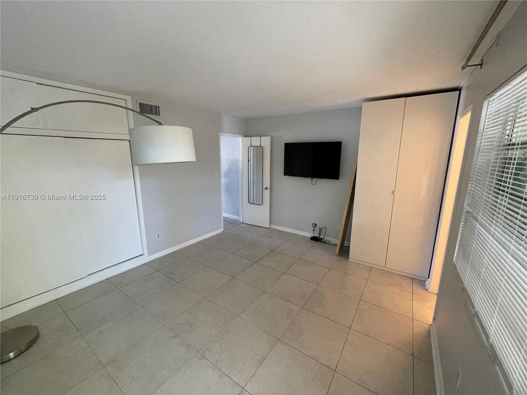 Photo of 2215 NE 11th Ave #2215, Wilton Manors, FL 33305 (MLS # A11916730)