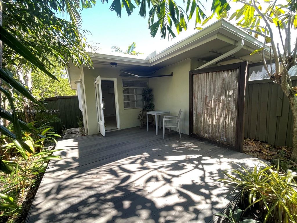 Photo of 2215 NE 11th Ave #2215, Wilton Manors, FL 33305 (MLS # A11916730)