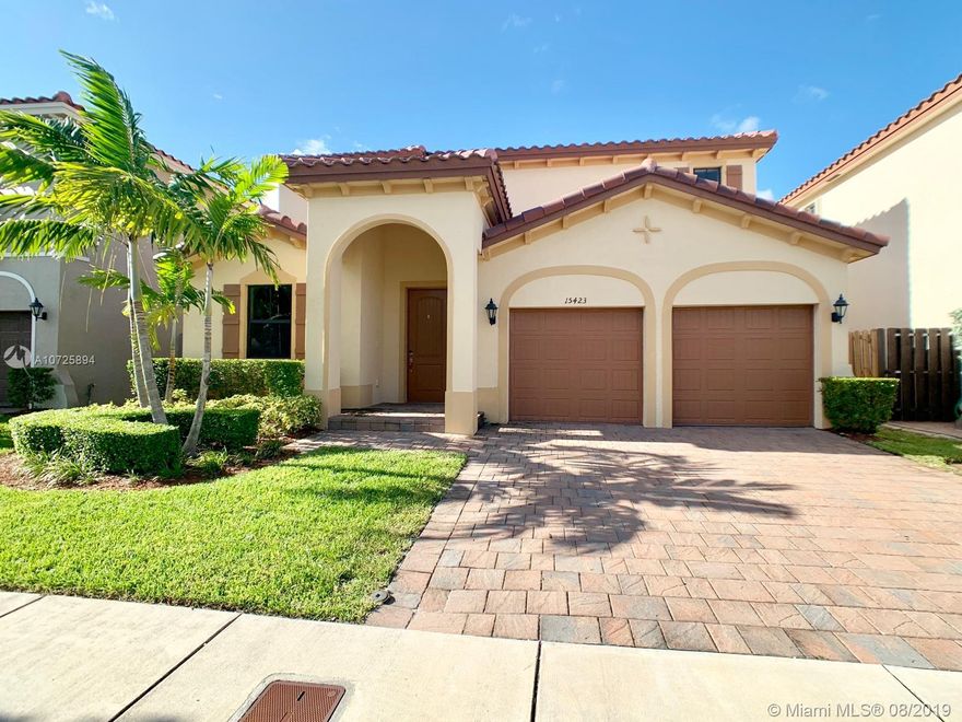 Large & beautiful single family home consists of 5 bedrooms and 3 bathrooms with one bedroom/bath on the first floor. This house features tiles throughout the living area, kitchen breakfast nook, stainless steel appliances and two car garage. Second floor has a spacious master bedroom with a huge 8X8 walk-in closet and plenty of storage. Enjoy the amenities of Venetian Parc community such as the infinity pool, gym, clubhouse and playground.