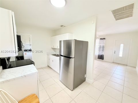 Photo of 1311 N 69th Ave, Hollywood, FL 33024 (MLS # A12041820)