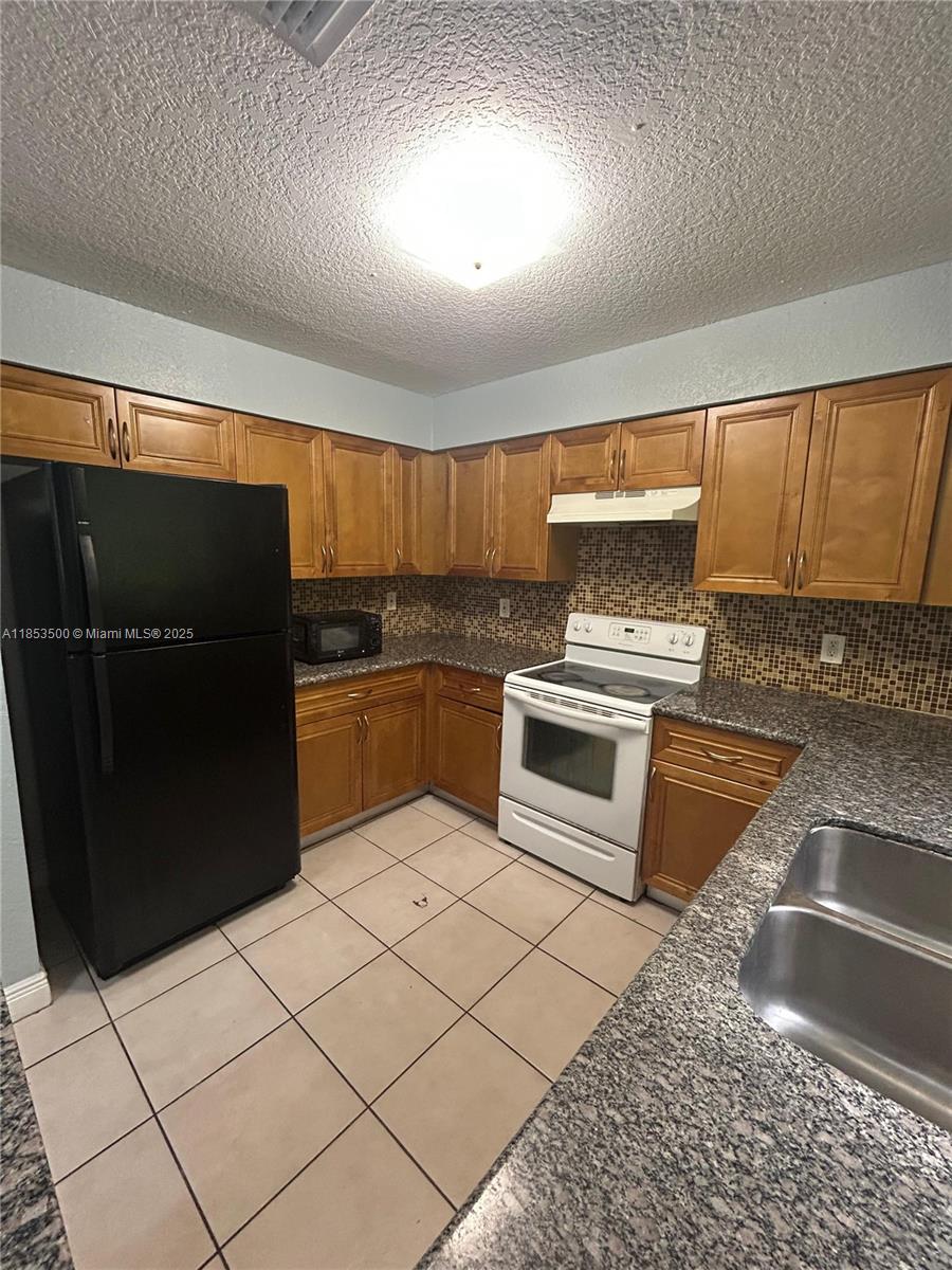 EAST VIEW GARDENS - Residential Lease