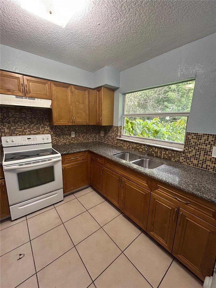 EAST VIEW GARDENS - Residential Lease