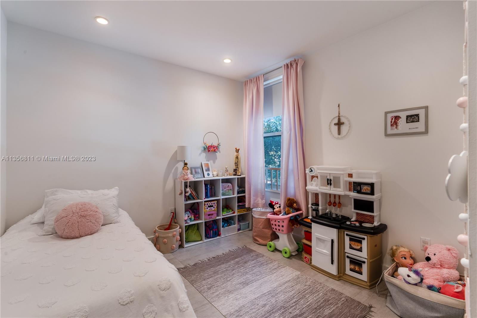 VILLAS ON 29TH CT - Residential