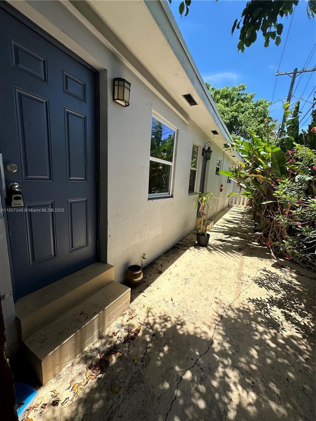 Photo of 1412 NE 12th St #1412, Fort Lauderdale, FL 33304 (MLS # A11857048)