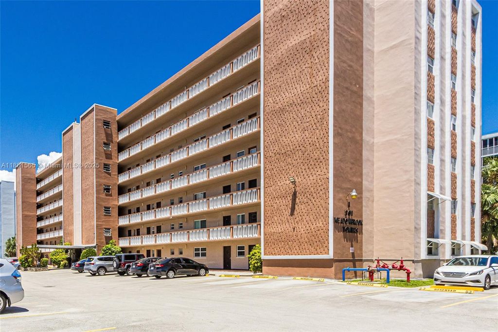 Photo of 301 NE 14th Ave #108, Hallandale Beach, FL 33009 (MLS # A11861565)