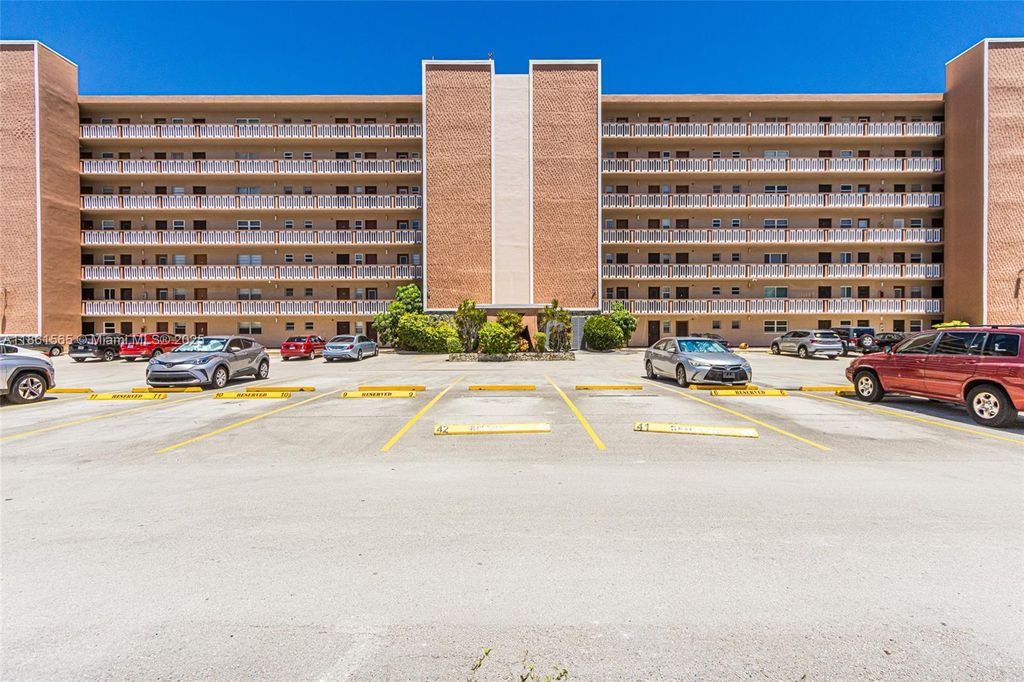 Photo of 301 NE 14th Ave #108, Hallandale Beach, FL 33009 (MLS # A11861565)