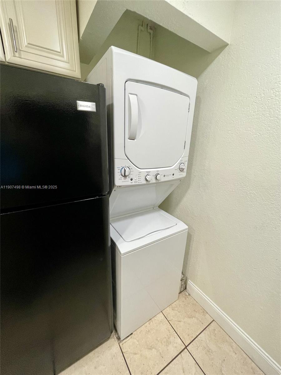 CORAL SPRINGS ESTATE TOWN - Residential Lease