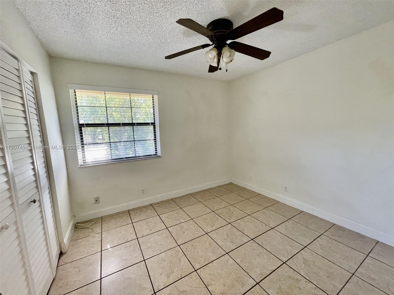 CORAL SPRINGS ESTATE TOWN - Residential Lease