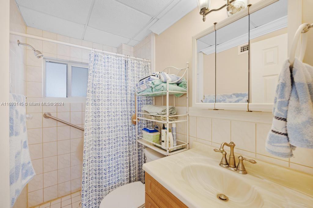 VENETIAN SHORES NO 3 - Residential