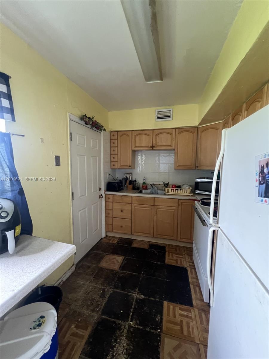 LINCOLN ESTS - Residential