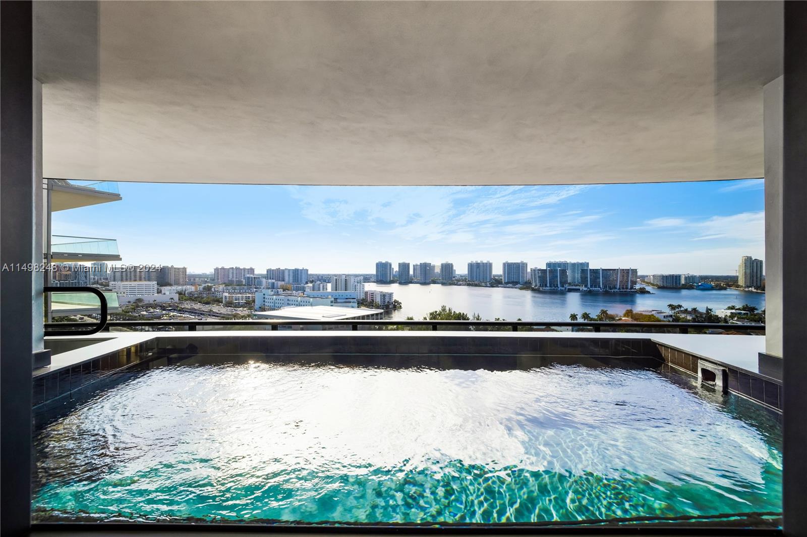 18555 COLLINS AVENUE COND - Residential