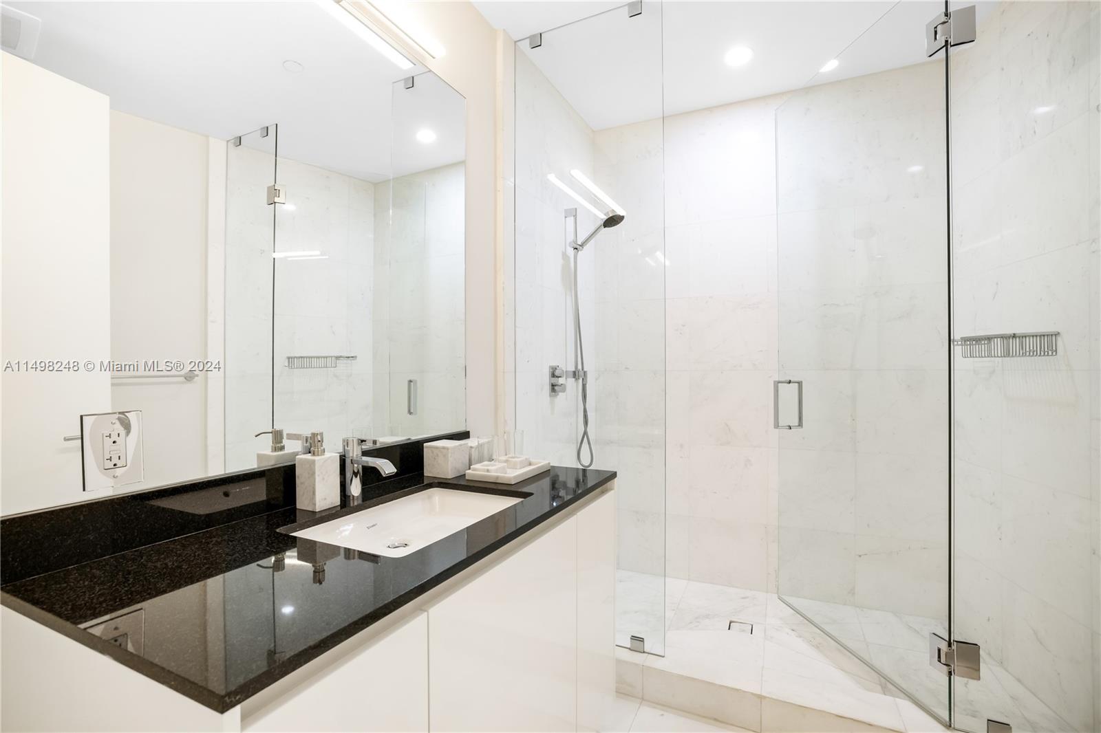 18555 COLLINS AVENUE COND - Residential