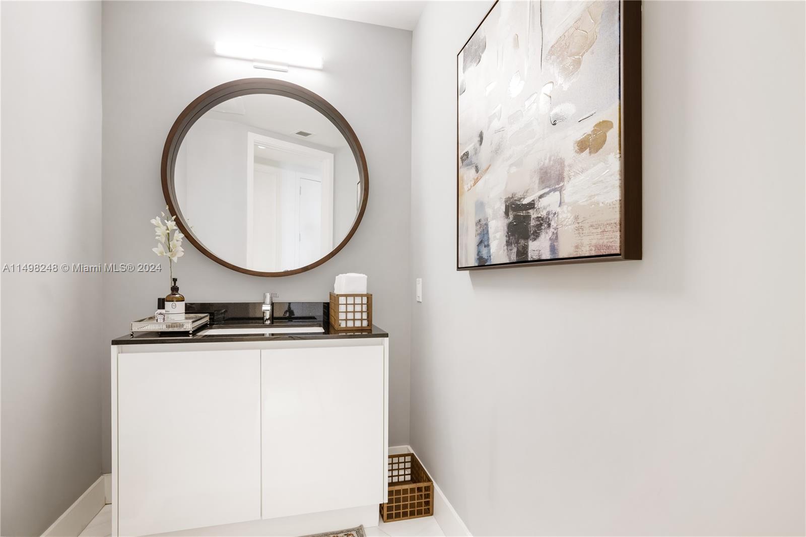 18555 COLLINS AVENUE COND - Residential