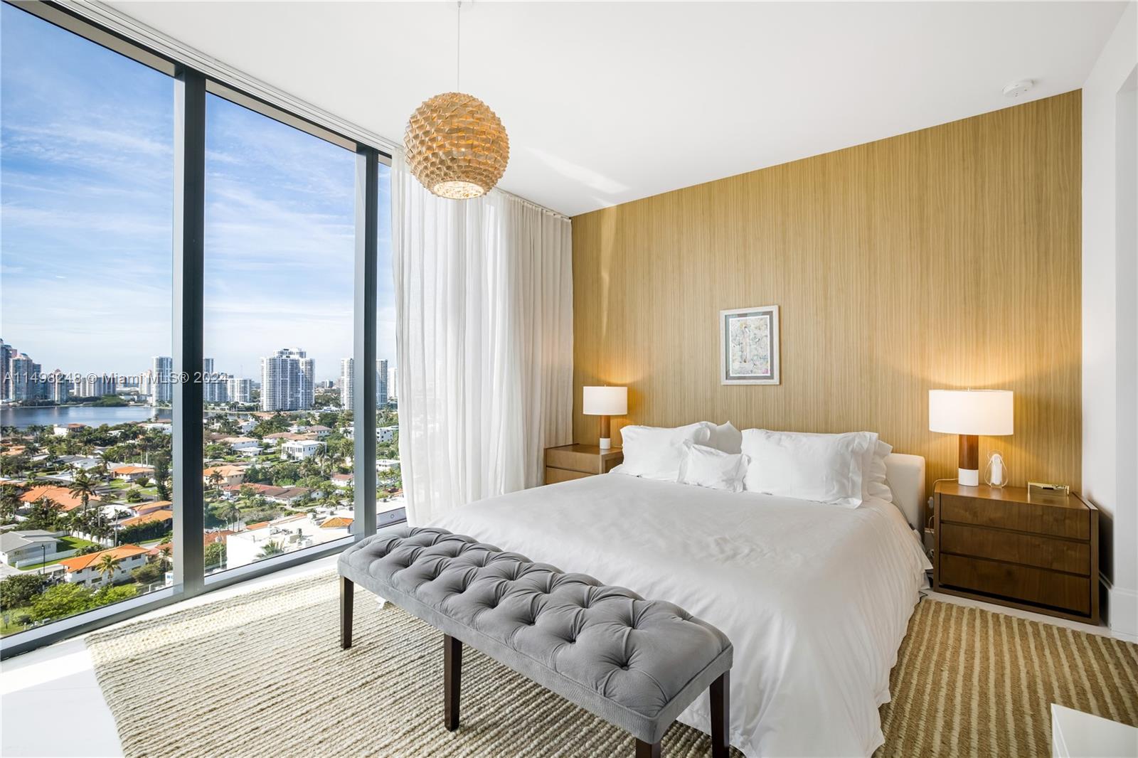 18555 COLLINS AVENUE COND - Residential