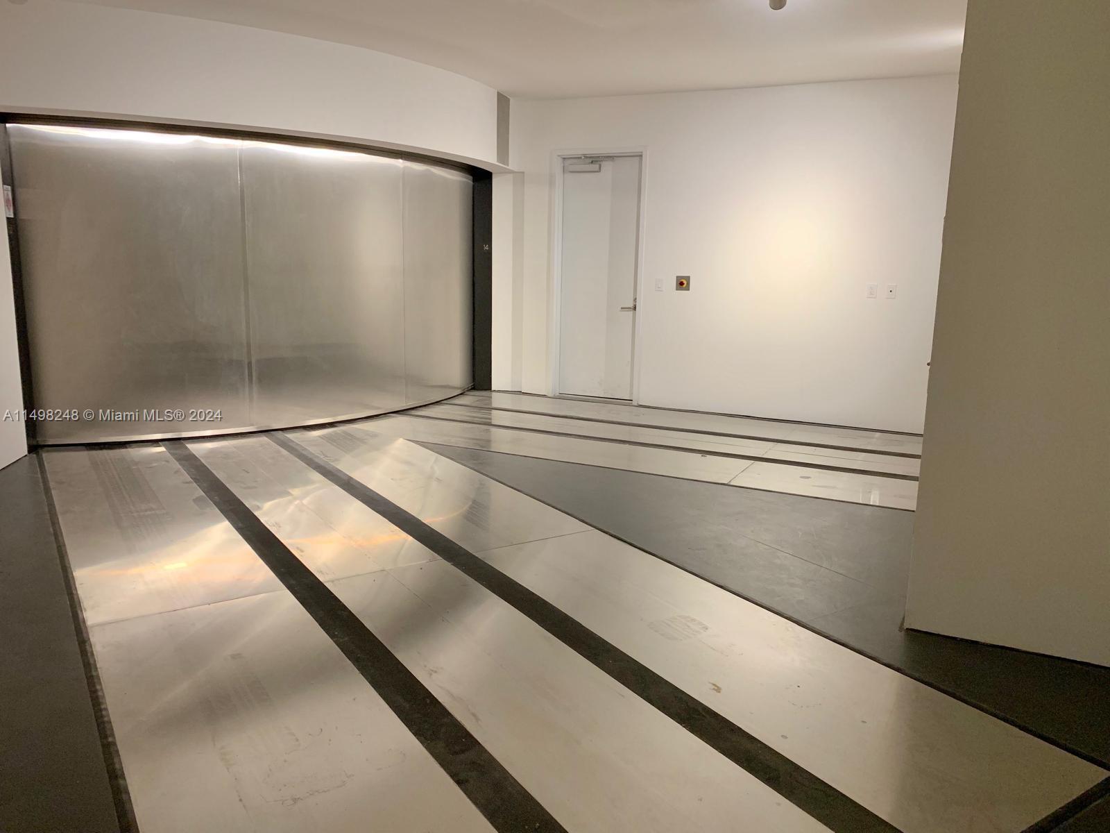 18555 COLLINS AVENUE COND - Residential