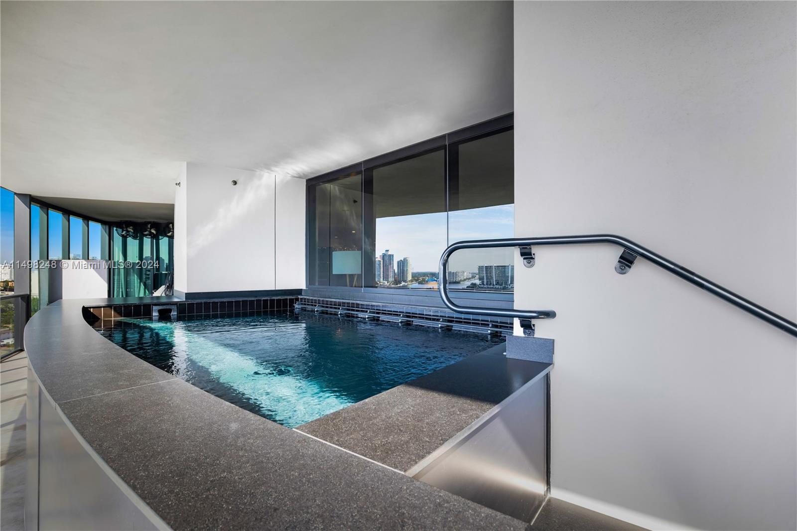 18555 COLLINS AVENUE COND - Residential